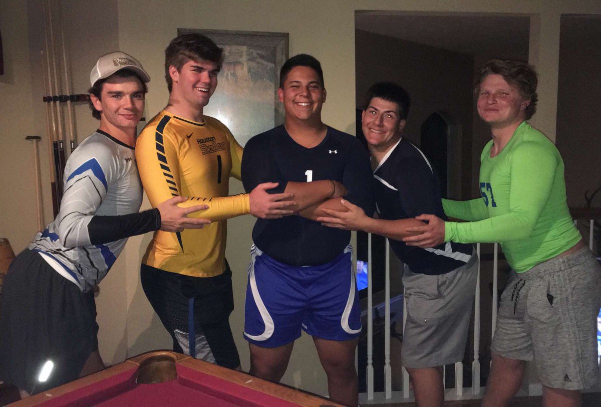 brimcgown8's tweet photo. Happy halloween from the new &amp; improved volleyball players of FHS https://t.co/7pB4ryaRuA