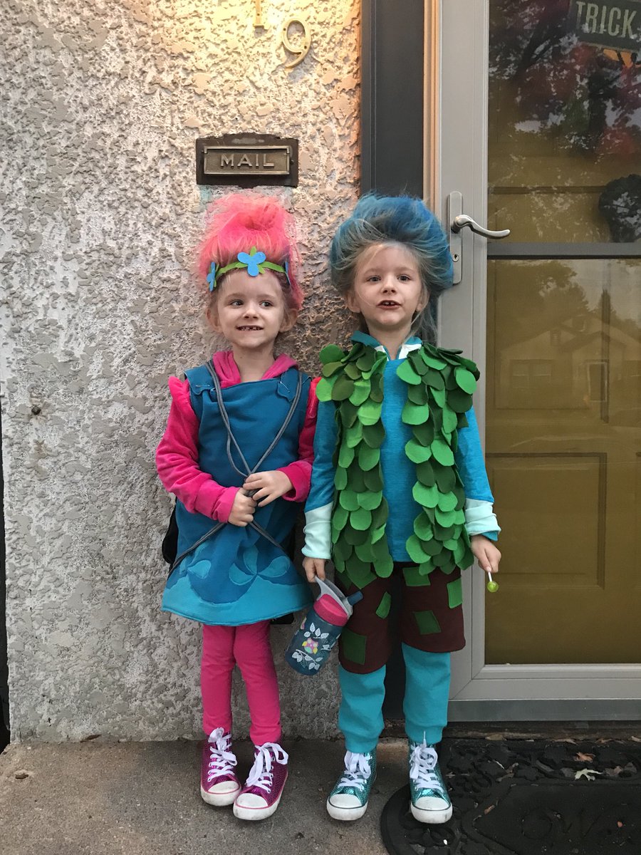 BLOMMONSTERMN's tweet photo. Our #trolls were a success #princesspoppy @AnnaKendrick47 #branch @jtimberlake #happyhalloween2017 https://t.co/2FsAdXiZwE