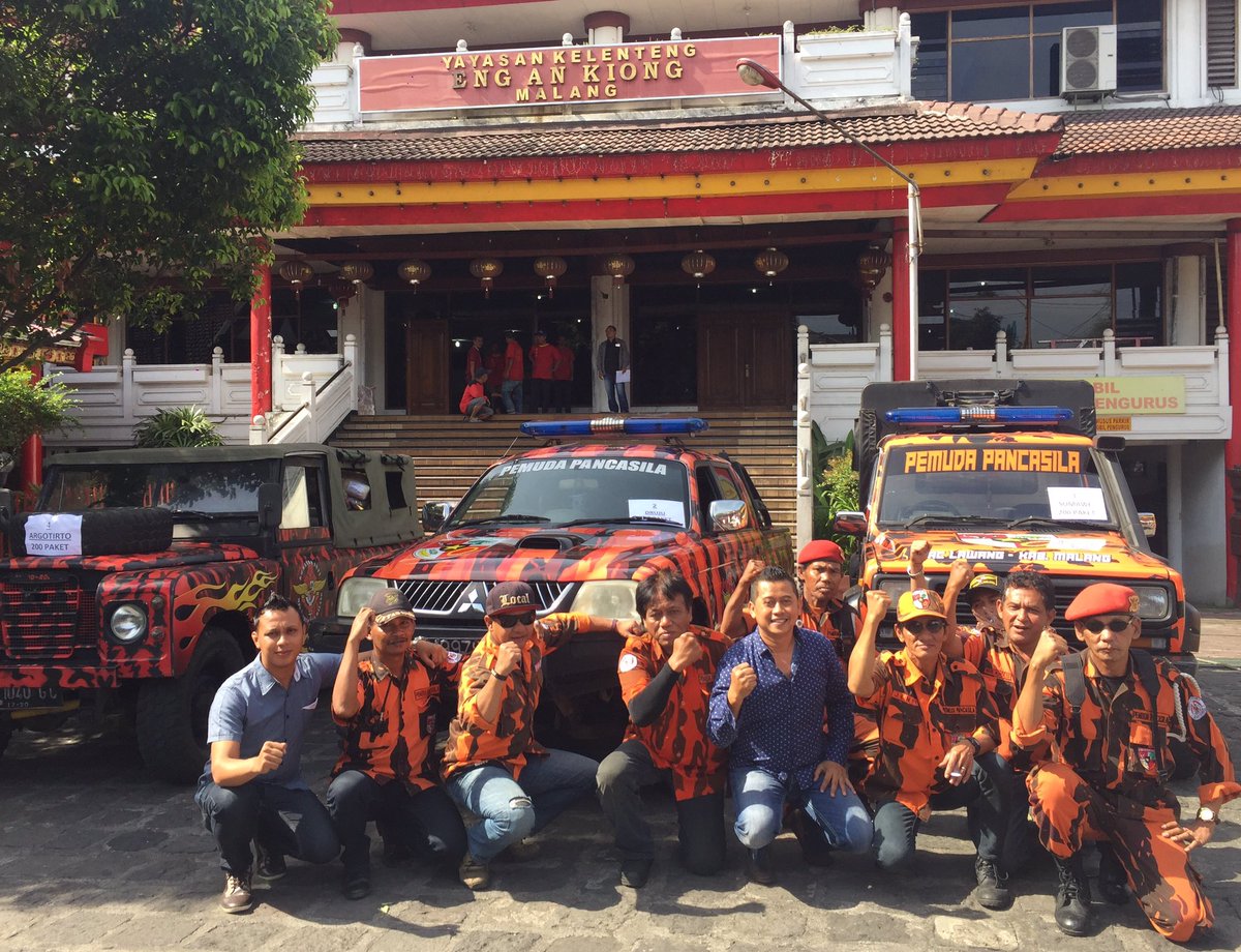 priyobogank's tweet photo. Baksos menyalurkan bantuan sembako Yayasan Kelenteng Eng An Kiong Malang ke 15 desa di Sumawe Kab Malang terutama yg baru terkena bencana https://t.co/4zlkq3WXpg