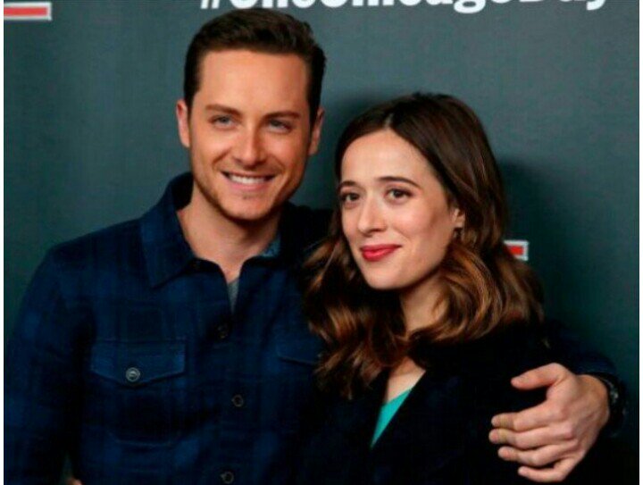 caffeinebelle_x's tweet photo. Call me crazy but this is the cutest &amp; most precious friendship I've seen😍💞😊 #ChicagoPD #OneChicagoDay https://t.co/QYW0g5h26o