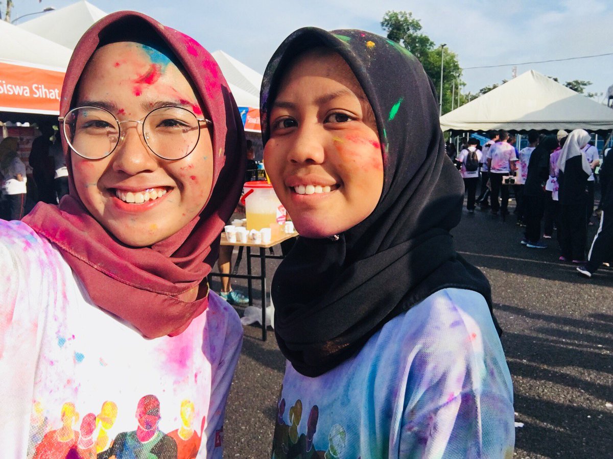 heyeyna's tweet photo. Sapa takleh moveon dengan rainbow run ? 😩💖🖤
#arf2017 https://t.co/FzxvsUWdgB