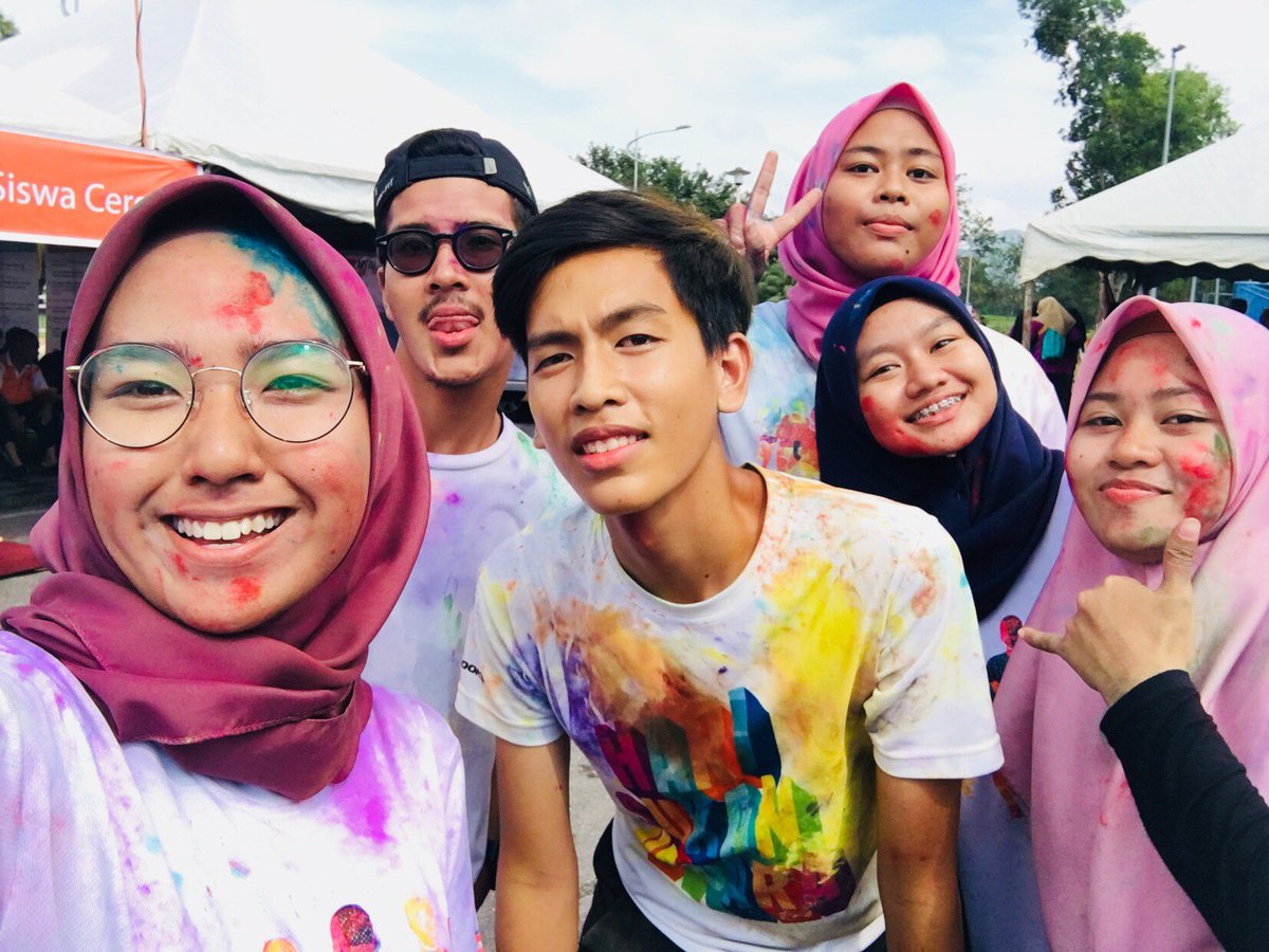 heyeyna's tweet photo. Sapa takleh moveon dengan rainbow run ? 😩💖🖤
#arf2017 https://t.co/FzxvsUWdgB