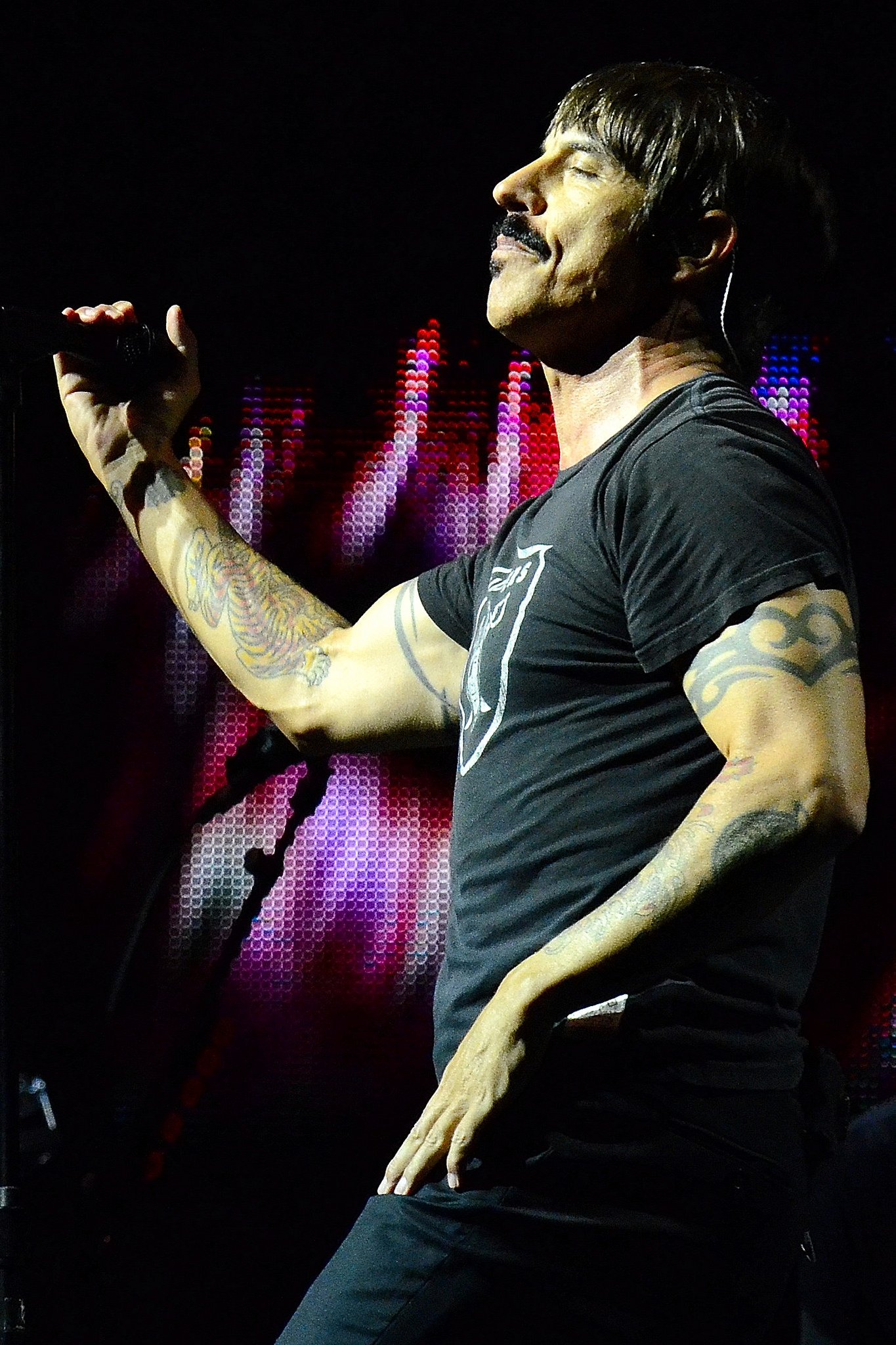 Ayo, ayo, ayo... HAPPY BIRTHDAY!      Anthony Kiedis turns 55 today! (November 1st)
PH: Steve Galli 