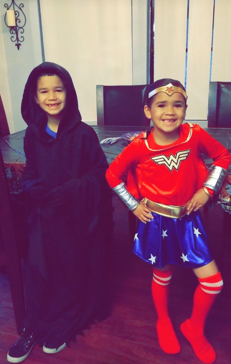 A1ONDRA_'s tweet photo. I am a proud tia! They look so cute🎃👻 #missing1 #anotheroneontheway https://t.co/vopTWpLkfM
