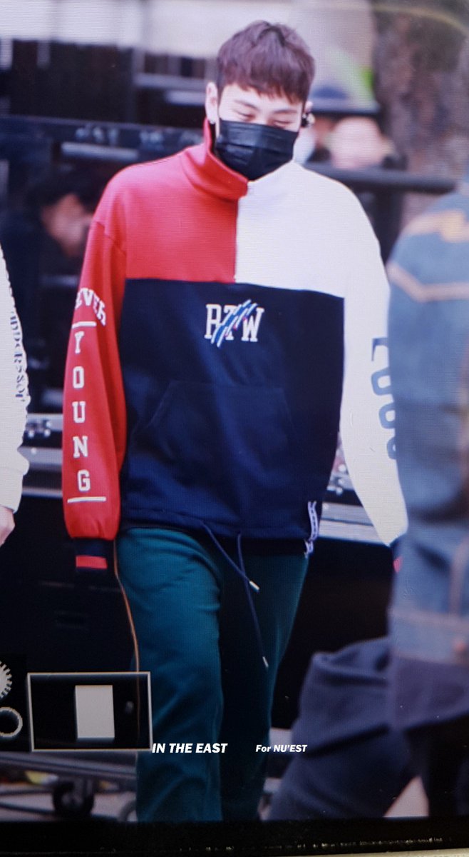 171101 #뉴이스트 #백호 #강동호
햇살에 잠깬 아기호랑이 아니냐💦💦💦💦💦