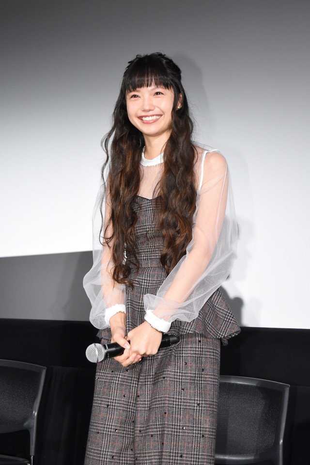 映画 怒り 舞台挨拶より シースルーの衣装で笑顔が可愛い宮崎あおい あげてけ