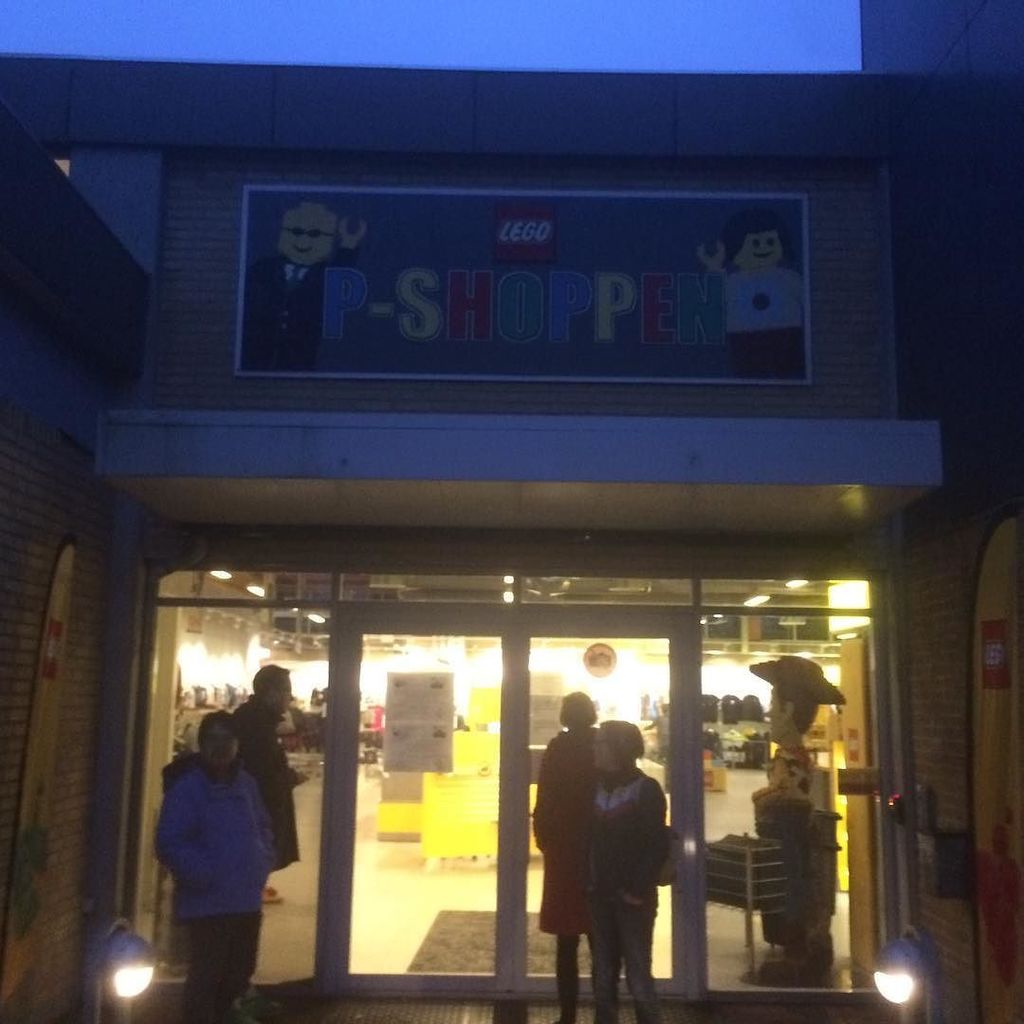 fabriziofaraco's tweet photo. That’s what we are waiting for. #legoshop #lspdays17 #legoseriousplay https://t.co/F4PNk7wuM1 https://t.co/xAv75fdEV8