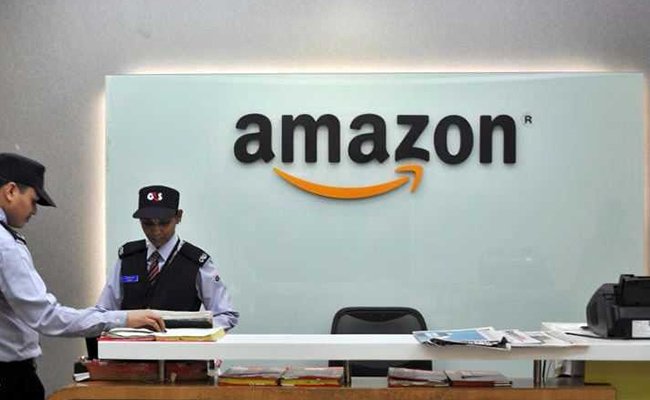 India's burgeoning e-commerce market is set to double over the next five years. Read more on #CashlessBano at goo.gl/m5VojG.