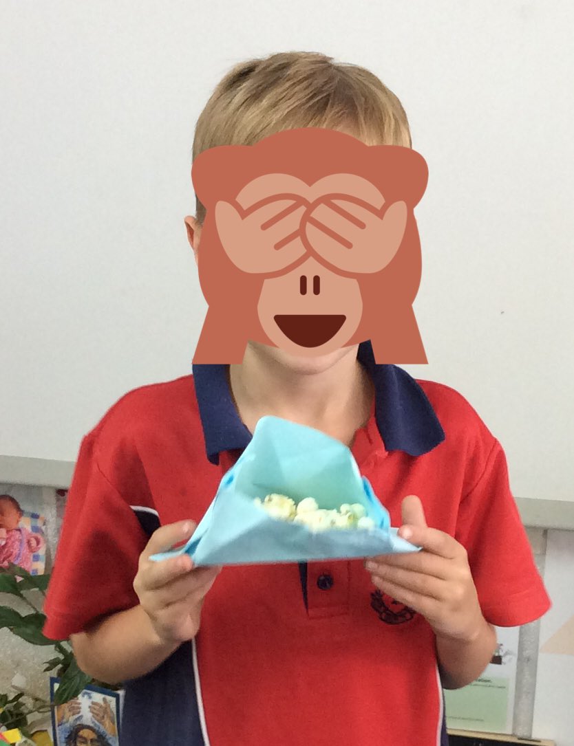 SmallhumansRfun's tweet photo. Capacity:make a popcorn holder using 1 A4 📝=scoops, bowls, taco &amp; only 1 bag shape. 1/2, nearly and full discussions. https://t.co/0uU8cqJbb7