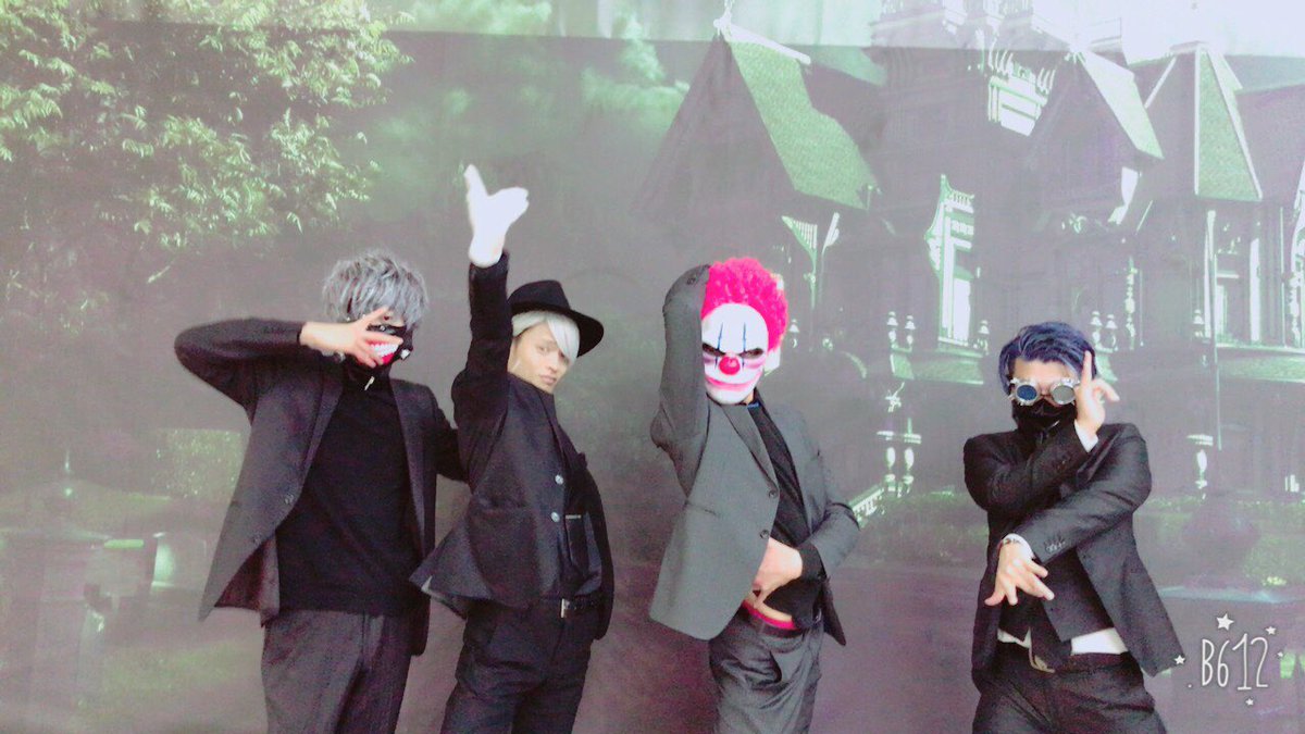 _3_nissin_3_'s tweet photo. 昨日はハロウィンでした。
楽しかったですよ。
いい思い出となりました。
#ハロウィン
#ゴージャス
#鶴丸
#とっしー
#誰やねんこのピエロもどき
#友達じゃなくて良かった https://t.co/byF2VVKzcf