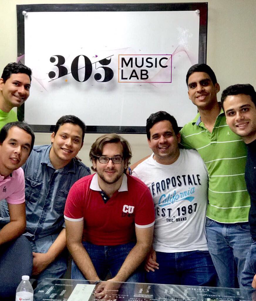305MusicLab's tweet photo. Contentos con la visita de @Ensamble74 a nuestra casa ¡Siempre bienvenidos! 🎵 #musicschool #305musiclab https://t.co/1bObl1uh13