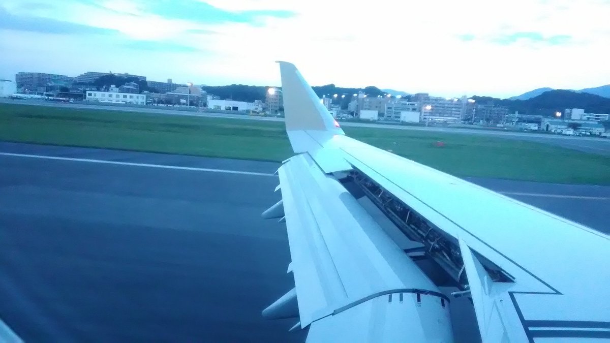 株式会社トイズキャビン Toys Cabin Co Ltd 静岡空港から福岡空港着で乗った飛行機 エンブラエル175 翼端の跳ね上げが大きくて カッコいいです 株式会社トイズキャビン Toys Cabin Co Ltd 静岡空港から福岡空港着で乗った飛行機 エンブラエル175 翼端の跳ね上げが大きくて カッコいいです
