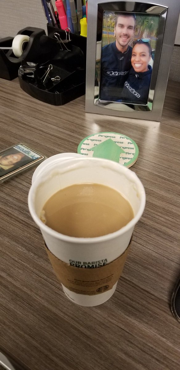 SaLeM_xo's tweet photo. Hey @Starbucks how come you seem to be the most expensive coffee company and can NEVER seem to fill my drink to the top? #Starbucks #refund #StopCheatingCustomers https://t.co/dvKNEKoDQf