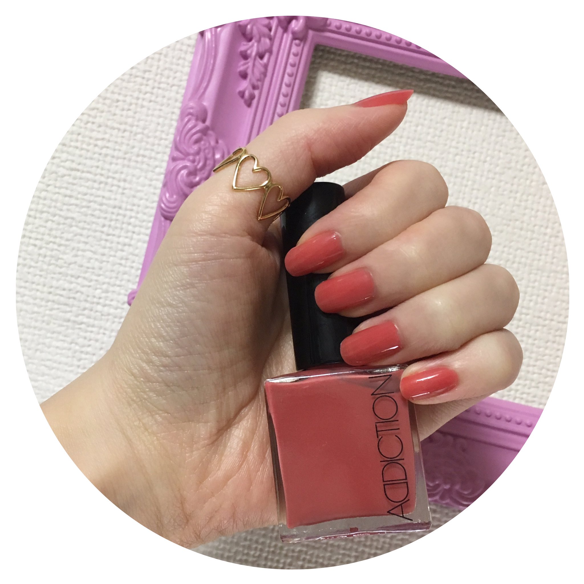 75 Addiction ネイルポリッシュ 049 Afternoon アディクション のシアータイプは２度塗りが好き ２枚目は1度塗りの状態 蛍光っぽさのあるピンク いつもグレージュばっかり買っちゃうけどたまに赤 ピンク系塗るとやはり手が綺麗に見えるねえ T Co