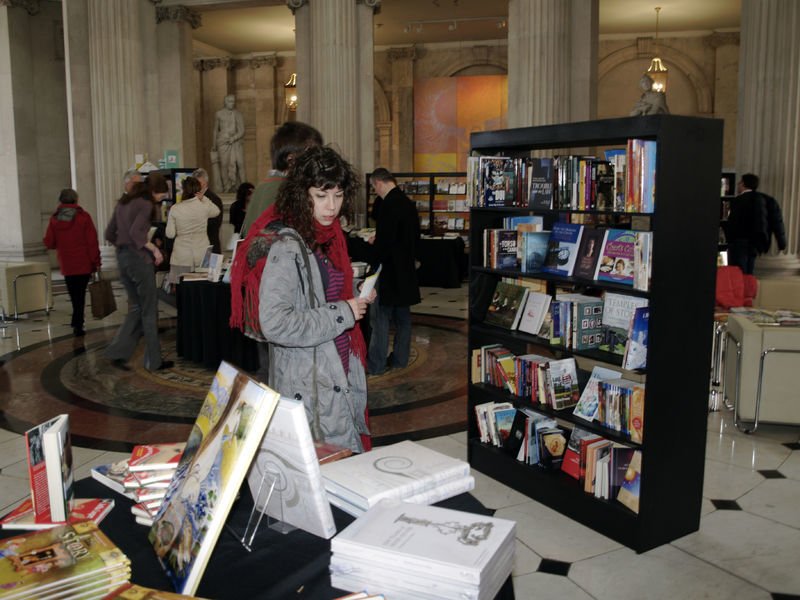 VisitDublin's tweet photo. There's only two days left to check out Dublin's biggest book festival! Don't miss out... #DBF17 https://t.co/ZNOqQ8CRvF https://t.co/w6Mro3TWkK