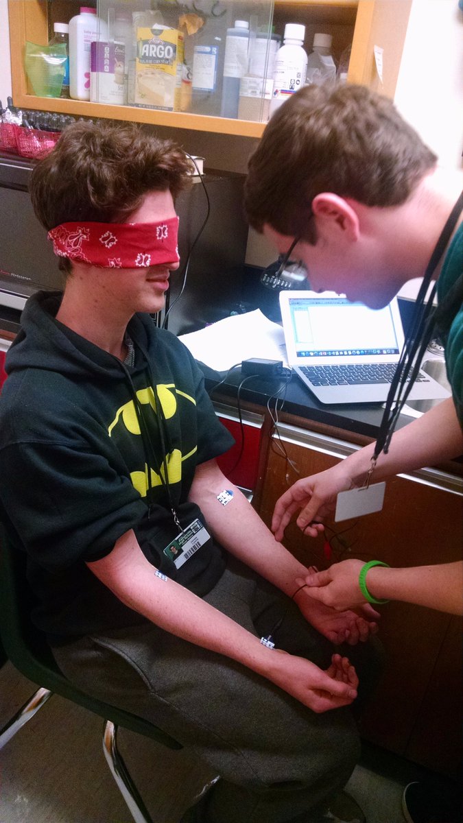 PHSBiomedJobe's tweet photo. BI students conducting physiological research projects. Sticking an unsuspecting subject's hand in oobleck = data collection at it's finest! https://t.co/0qb729fzp5