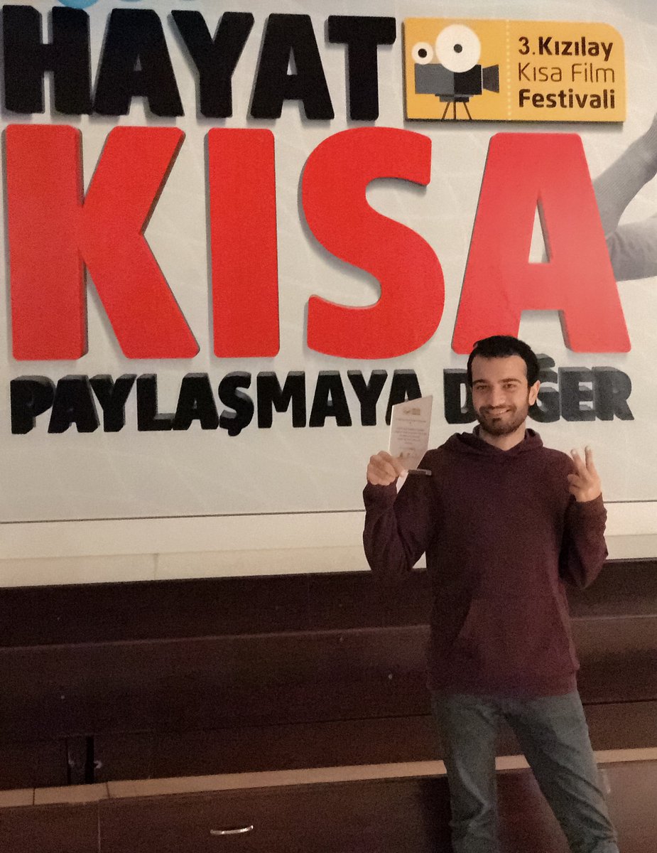 peyamicelikcan's tweet photo. 3. Kızılay Kısa Film Yarışmasında Birincilik Ödülünü kazanan @SehirUniversite @SehirCTV öğrencisi M. Enes Akdağ'ı tebrik ederim https://t.co/bxIGy2J0Th