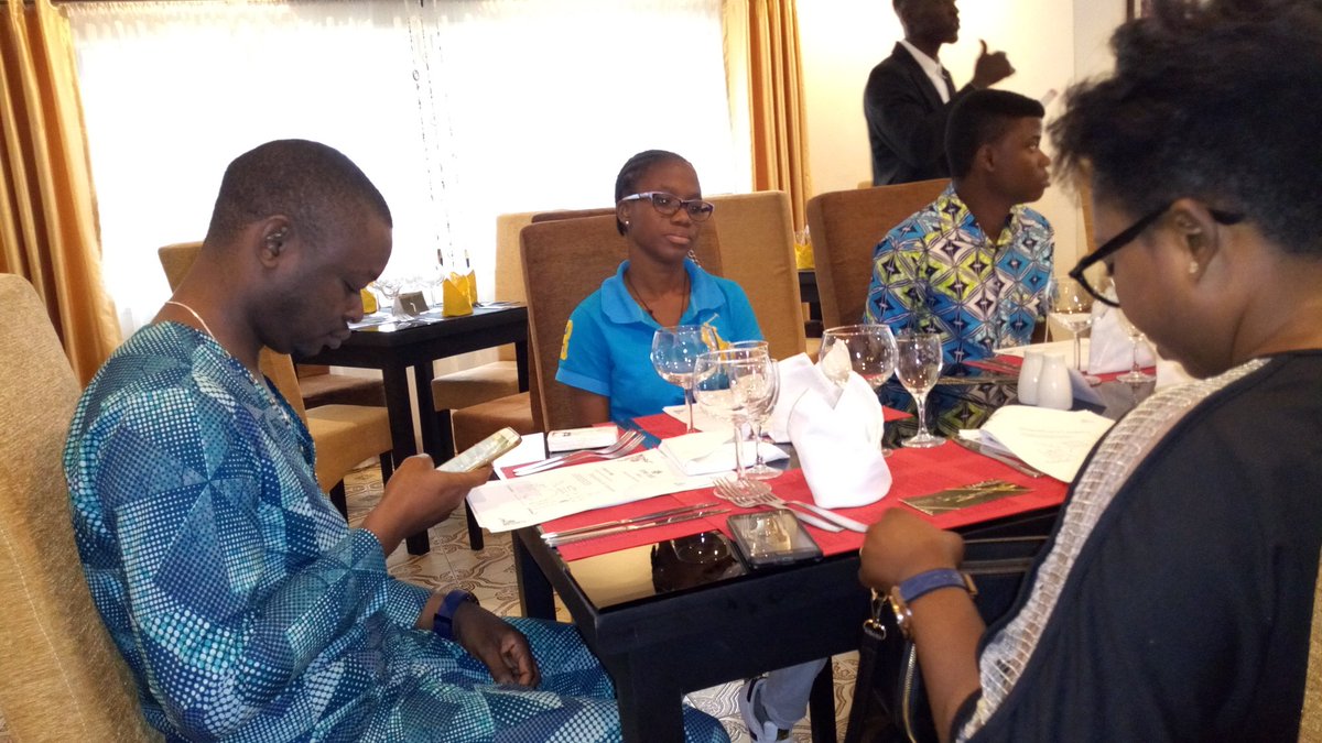capture_229's tweet photo. L'#artdeseteniratable, ça se passe au restaurant #LeKirikou. #RoyalClass #Benin #Wasexo #Team229 https://t.co/qyLP0m61xG