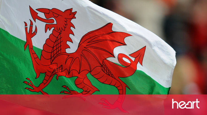 LBCNewsWales's tweet photo. We don't mean to alarm you, but the Welsh flag emoji is now available if you update your phone to the latest software... 🏴󠁧󠁢󠁷󠁬󠁳󠁿 #HeartNews https://t.co/k5KnlOCSfC