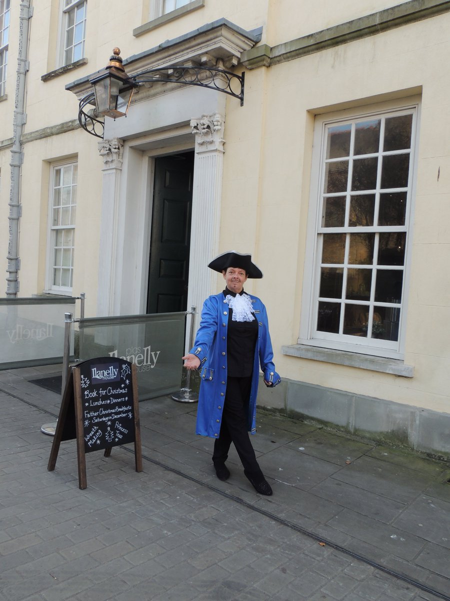 LlanellyHouse's tweet photo. A Knight &amp; Town Crier &amp; Prince Charming at Llanelly House this morning! Special day in #Llanelli #PrincessDay @Ymlaen_Llanelli https://t.co/alfmoaZztS