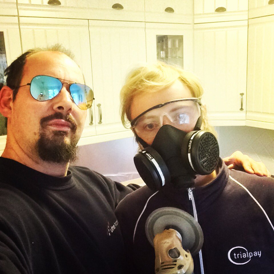 DennaGris's tweet photo. Vissa är rädda för att såga i asbest, andra inte... 💪🏻 #asbest #workingclassmen https://t.co/eDvE5zxftX