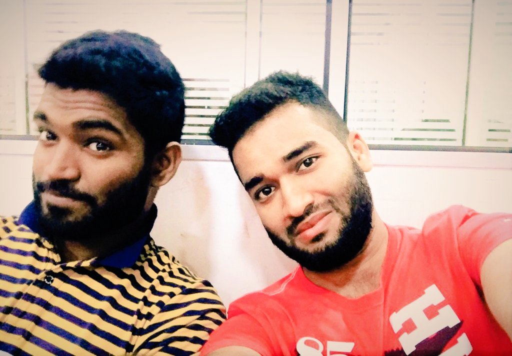 AzeemACader's tweet photo. Best memories...👌💪👊
Last bench crazy in uni...😃
#BullyFriends #EngineeringStu.. https://t.co/WVZQ6dxJDT