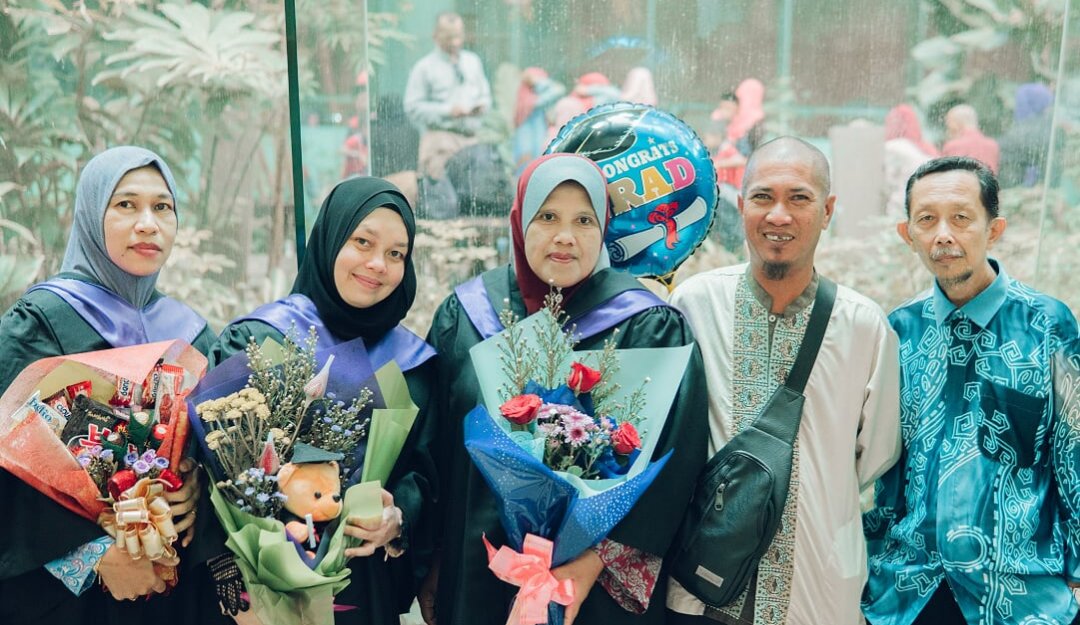 ShahiraShaharom's tweet photo. Officially Graduate🎓

For our parents💕

#DiplomaInEarlyChilhoodEducation 👶
#KPTMKotaBharu https://t.co/W21bkTORGY