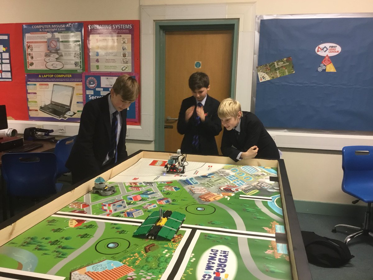 DunottarSchool's tweet photo. The robotics team learning to program our new Lego Mindstorms. Great sense of anticipation....will the mission challenge be a success? https://t.co/VkhwIxAy0E