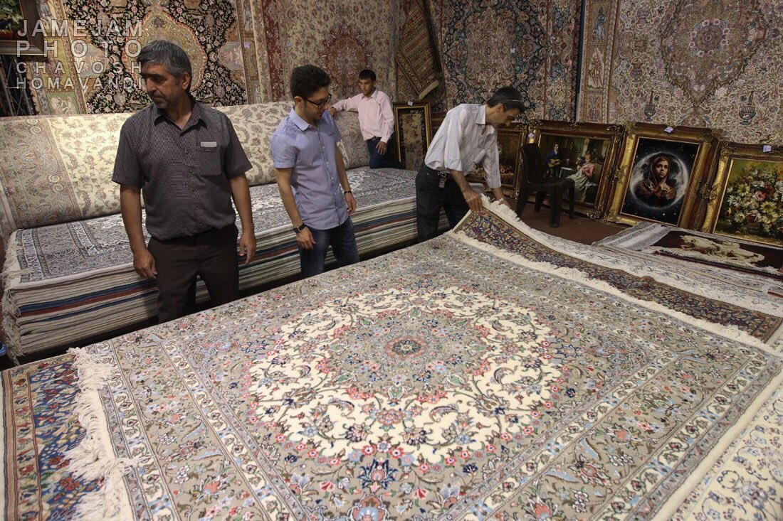 Fintribune's tweet photo. #Iran H1 Hand-Woven Carpet Exports Up 13%  #PersianRug https://t.co/wyzEncPGll https://t.co/FZiFUIIpOc