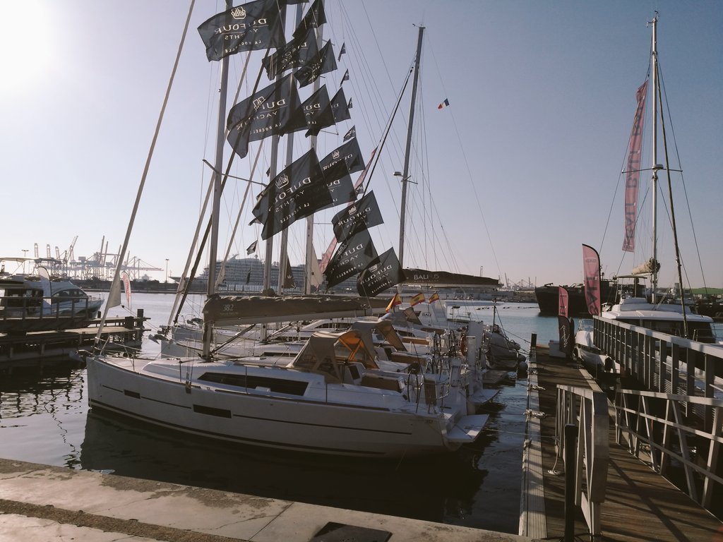 MNYachts's tweet photo. Primer día en el @VLCBoatShow os esperamos!!! https://t.co/XSXwh1442f
