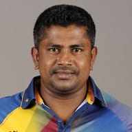 NipuliArchana's tweet photo. වසරේ ක්‍රිකට් ක්‍රීඩකයාට හිමි සම්මානයෙන් පිදුම් ලැබීමට රංගන හේරත් සමත් විය.#Cricket #rangana herath https://t.co/wKDeg0LYxv