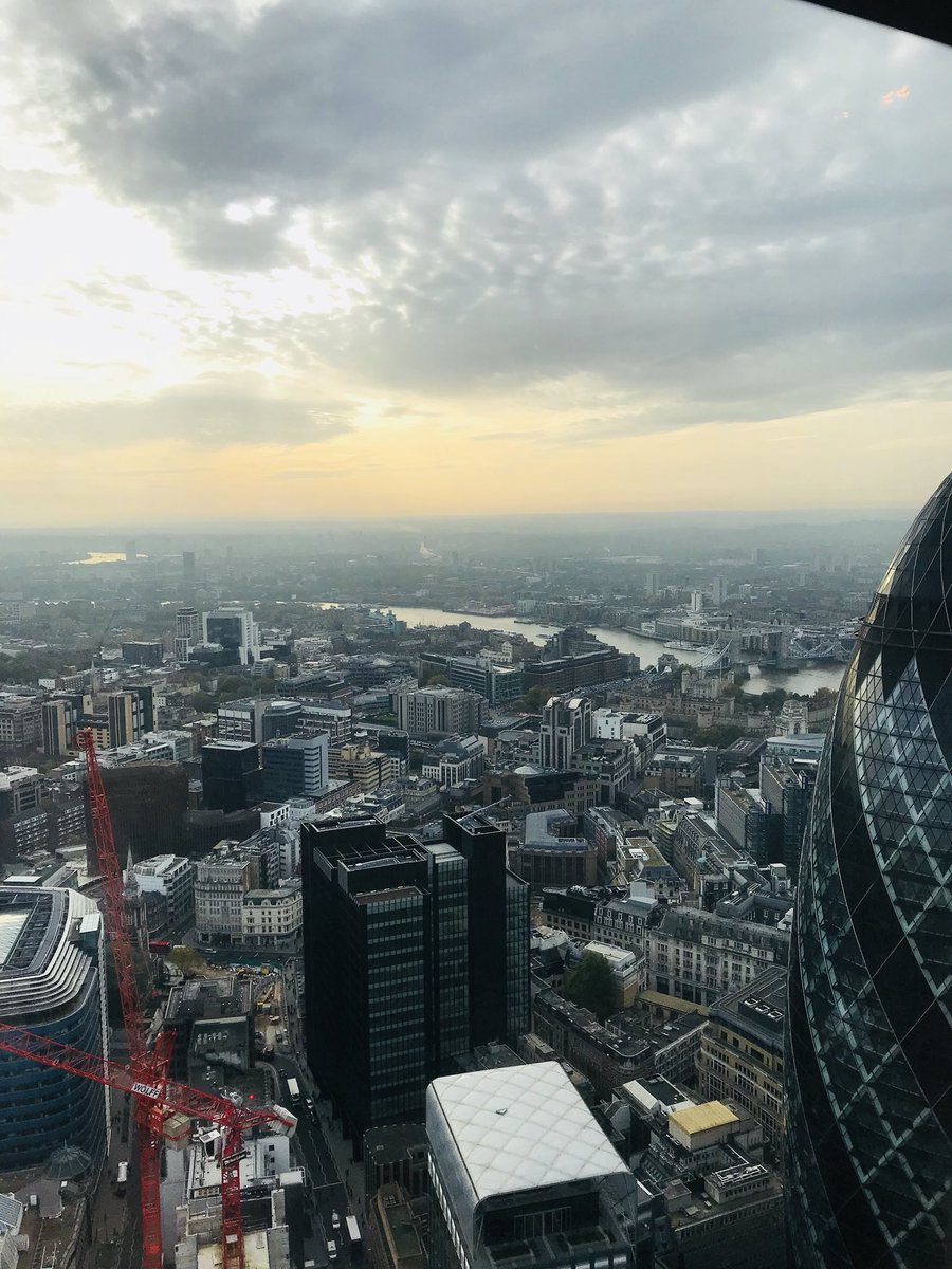 shortlets's tweet image. Team breakfast with a fantastic view @DuckandWaffle #london
