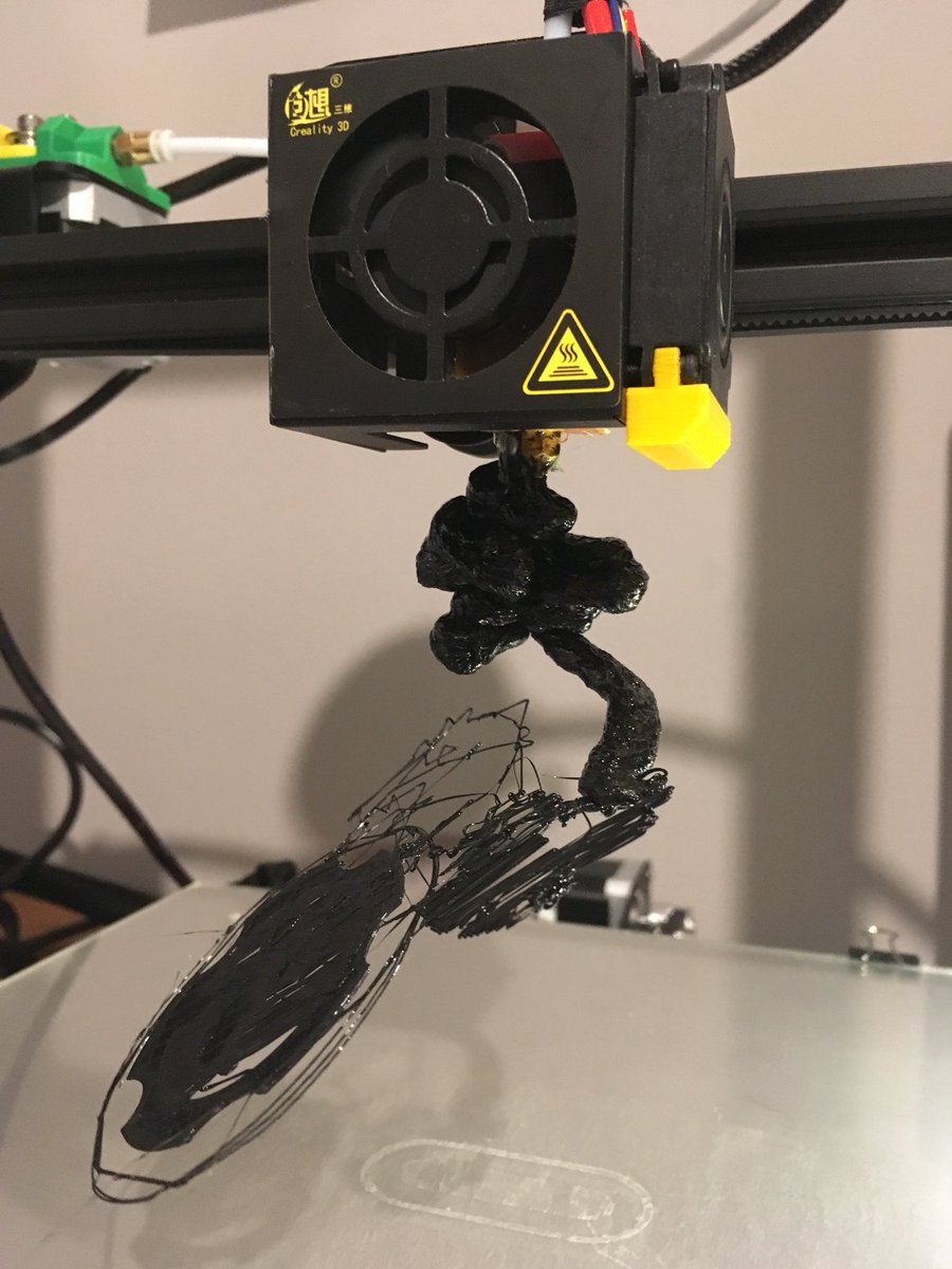 baschz's tweet image. CRIS thought a knob for my screen printing carrousel should look like this 😂 #CR10 #3Dprinting #3Dprintingfail #fail