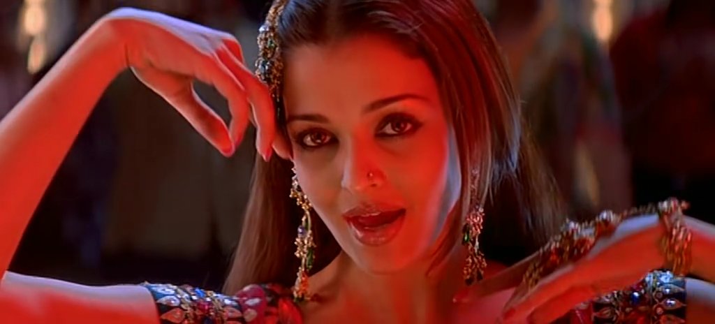 SongsCafeApp's tweet photo. Song: #KajraRe | Movie: Bunty Aur Babli.
Wishing the most gorgeous lady of Indian cinema #AishwaryaRaiBachchan a very happy birthday. https://t.co/HENNBQzfXq