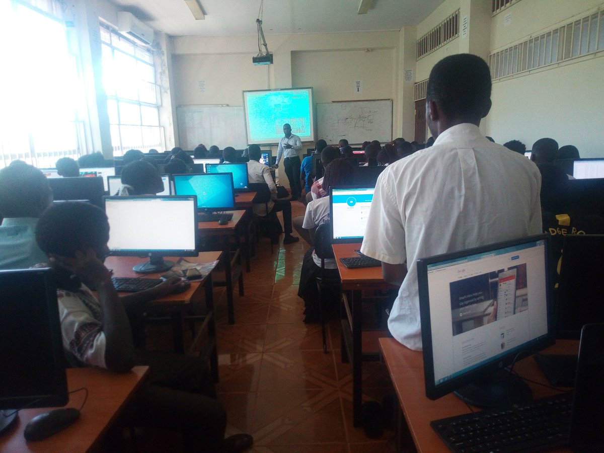 Ghilary256's tweet photo. Just trained @Busitema1 students how to use twitter as a self branding/ business marketing tool. Thx @MartinPronk @yepprogrammes #yepbatch12 https://t.co/jHkiwzIOVK