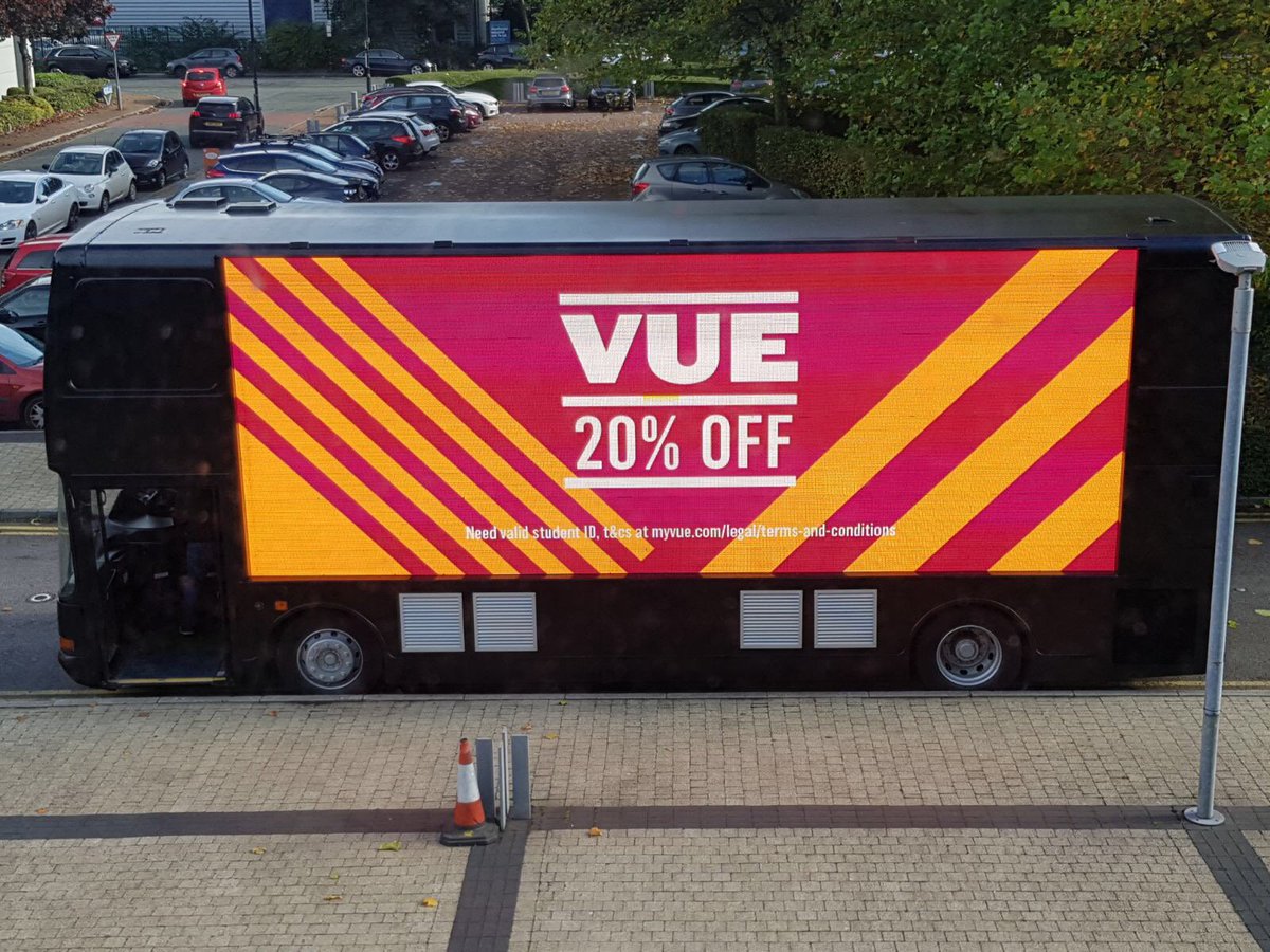HugeMedialtd's tweet photo. @CultureLPool @Liverpool_ONE @TitaniumFwks @lpoolcouncil @Visit_Wirral @Wirral_Chamber @WirralCouncil @theAlbertDock @capliverpool @LpoolBIDcompany @VisitLiverpool Not too late to book the #Digital Events Bus! #DOOH or our fantastic Digital Display Vehicles for this event. #RiverfLight we're local u no? https://t.co/bwc2OfYFKS