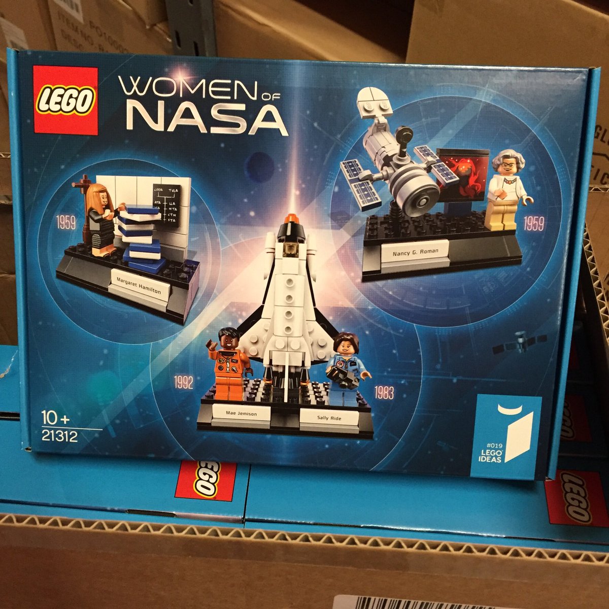 catastrotaffy's tweet photo. This goes on sale today. More NASA Lego pls. https://t.co/VfvVSpwdTZ