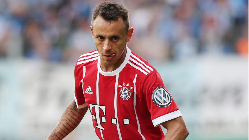 sportv's tweet image. Cruzeiro procura Lucas Moura, mas ouve não e faz as contas pra trazer Rafinha!

Qual dos dois, você gostaria de ver na Raposa? #NossoFutebol