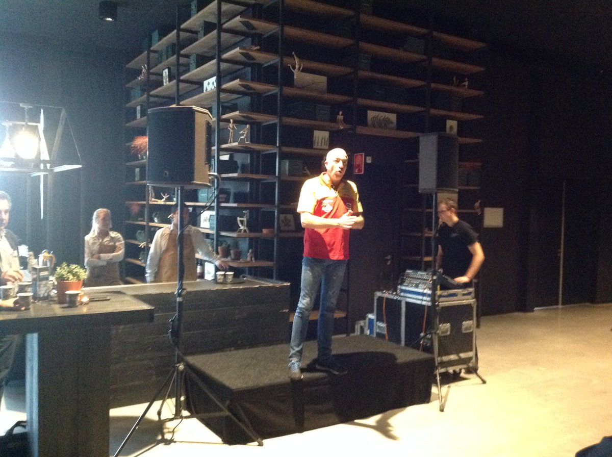 evofenedex_io's tweet photo. Om 11:00 start @TomCoronel met zijn cornersessie op het #exportevent. Nu vast een voorproefje. https://t.co/mwTMDksLK5