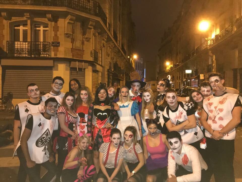 Comin_inseec's tweet photo. On a gagné le concours du meilleur déguisement 🤙🏼🎃👻🎉 
#inseecbs #halloween #party #lamachine #moulinrouge https://t.co/bFiJ0wRJSV
