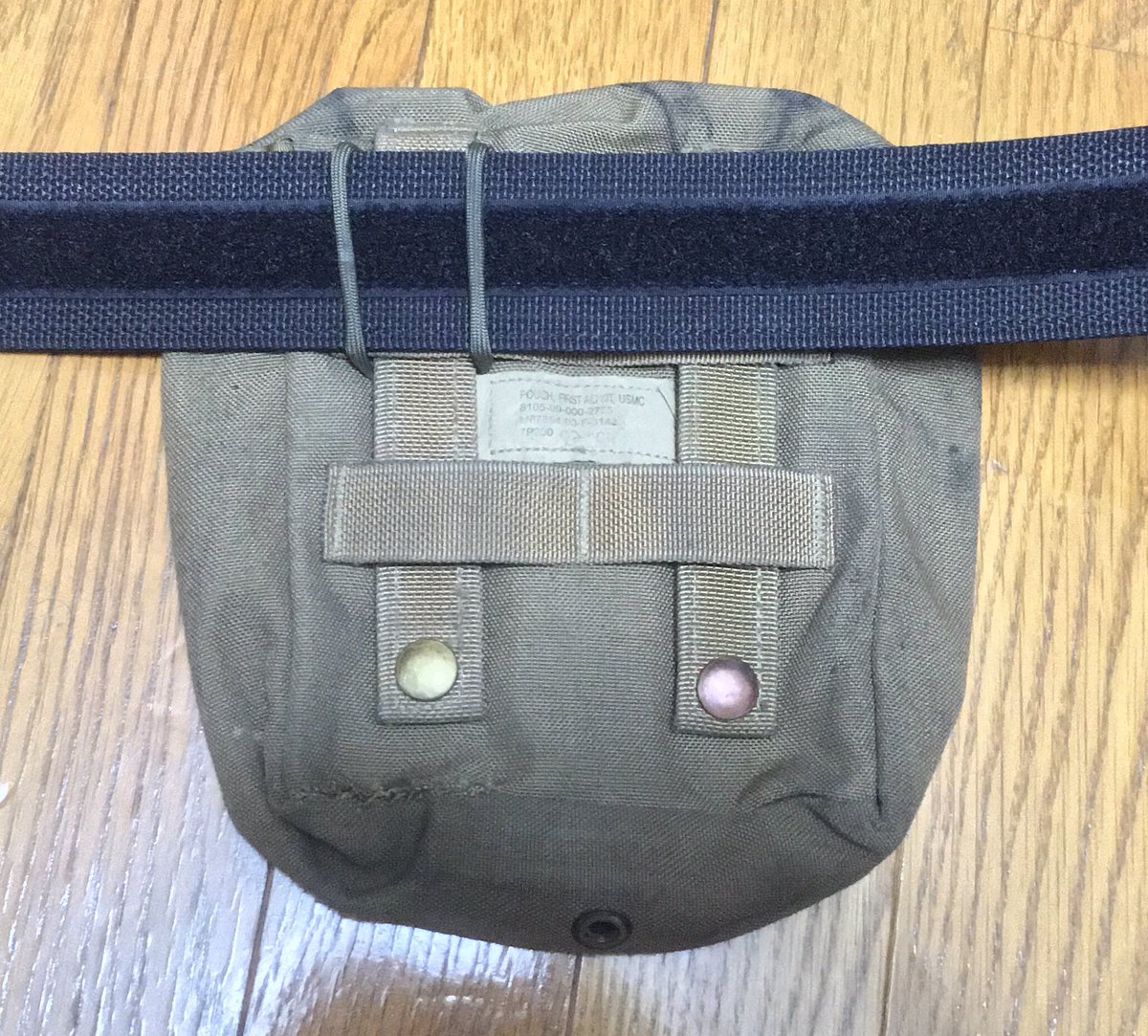 えるいー Le装備 Ar Twitter Molle Alice ベルトループ変換アダプターを自作してみた 芯を抜いたパラコード30cmをフィッシャーマンズノットで繋ぎ合せ 長さ10cm程のループを作る Molleタブにパラコを通し 一コマ分差し込んでおく ベルトを重ねる パラコの