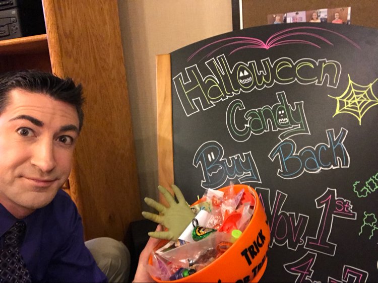 MarcJacobson's tweet photo. https://t.co/EfLsQHBLNd @MarcJacobson live ABC12Morning @LindenDDS Dr. Patty Halloween @CandyBuyBack today! $1 per lb. Candy sent to troops https://t.co/gbm4WKsIA0