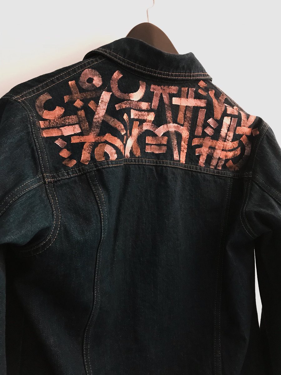DOMINIQUE_NET's tweet photo. @LEVIS Customized Denim Jacket. #dominiquenet #cookiedeauxartist #customizeddenim https://t.co/cJjqJWd3i4