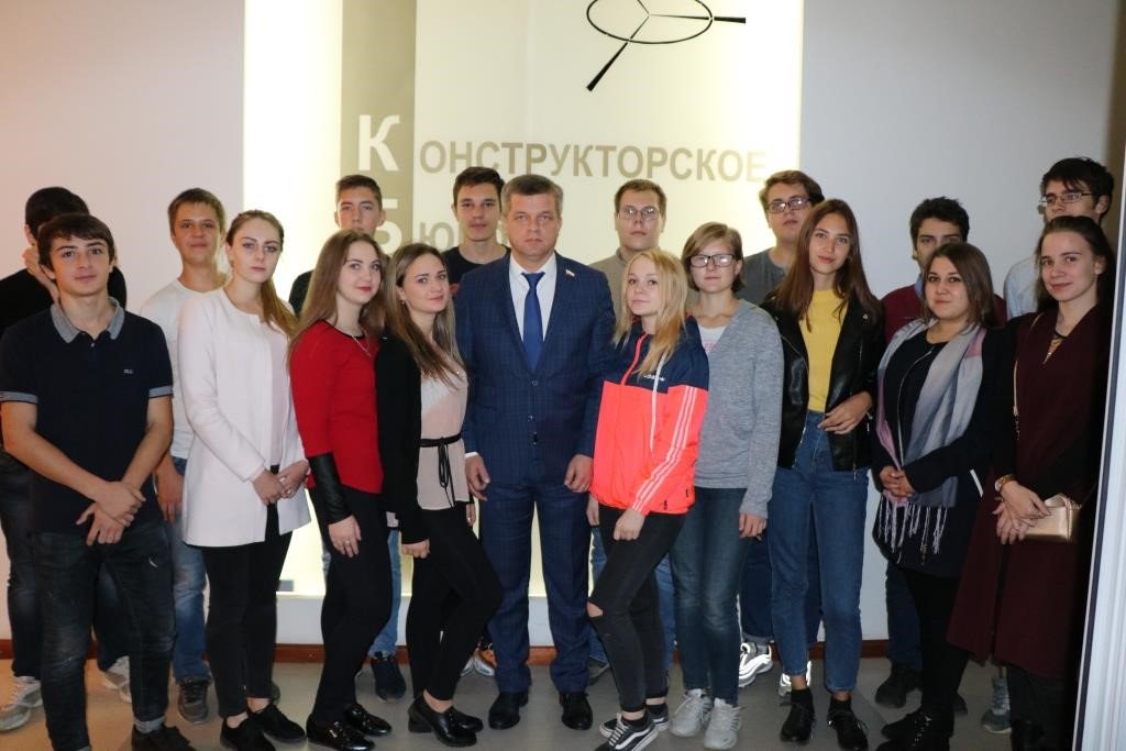 KRETRussia's tweet photo. Саратовское предприятие #КРЭТ �� Конструкторское бюро промышленной автоматики ‒ провело экскурсии для студентов:  https://t.co/jNTD3bVCpT https://t.co/N0eRSyDm6p