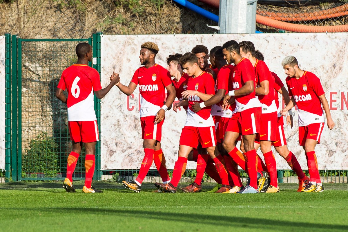 AS_Monaco's tweet photo. COMPO ! #ASMBJK
1-Mifsud
2-N'Gakoutou
3-Mfomo
4-Popović
19-Badiashile
6-Diallo
7-Mboula
8-Antognelli
9-Sylla
10-Bongiovanni
11-Antonucci https://t.co/VwdfvF36hf