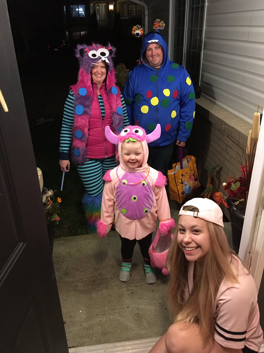 MsSabSue's tweet photo. Highlight of Halloween night...the FRIENDLY MONSTER FAM! 🎃👻 @Ms_Costigan #toosweet #perfectnight https://t.co/BnMbbVlJiH