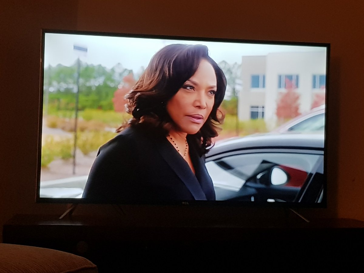 So good to have <a href="/GreenleafOWN/">Greenleaf OWN</a> back. Its time for a binge. <a href="/SimoneLovie/">Lovie Simone</a> <a href="/thedesireeross/">Desirèe Ross</a> @WeWantTyeWhite <a href="/GregAlanW/">GregAlan Williams</a> <a href="/Oprah/">Oprah Winfrey</a> <a href="/MsLynnWhitfield/">Lynn Whitfield</a>