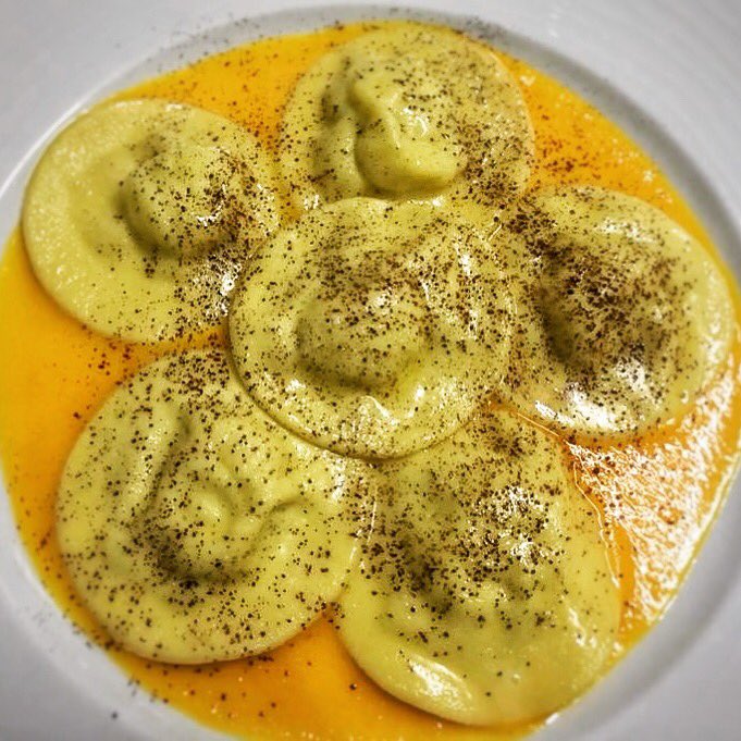 Molisanissimo's tweet photo. Medaglioni di #ricotta e #castagne, su vellutata di #zucca con spolverata di #cacao amaro.

Halloween “impiattato”.

#molisanissimo https://t.co/boc4sgHogk