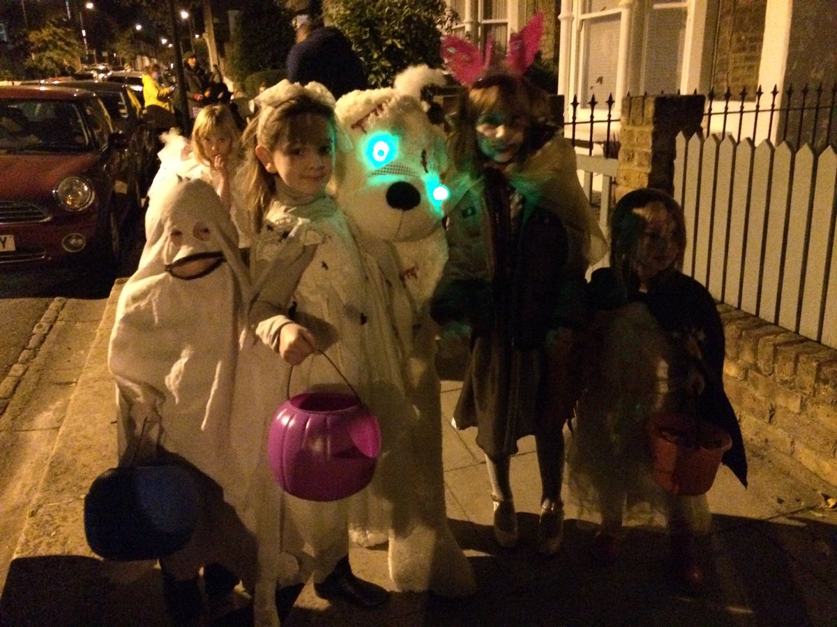 Spooky antics in N16. And that is a Terrifying Ted centre!