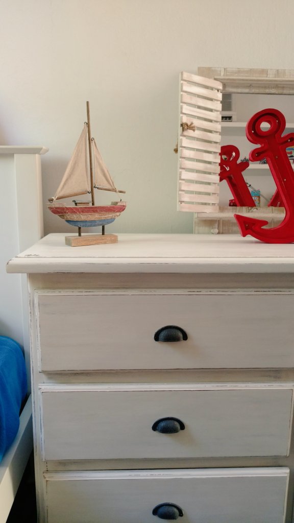 EnelPatiodeCasa's tweet photo. Renovamos el look de esta cómoda divina que nos regalaron y... quedó increíble!  #deco #decoration #reciclar #furniture https://t.co/C2Zs02Ep6a